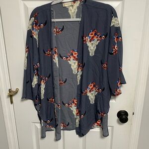 Altar’d state size medium kimono. Gray and quarter sleeves.